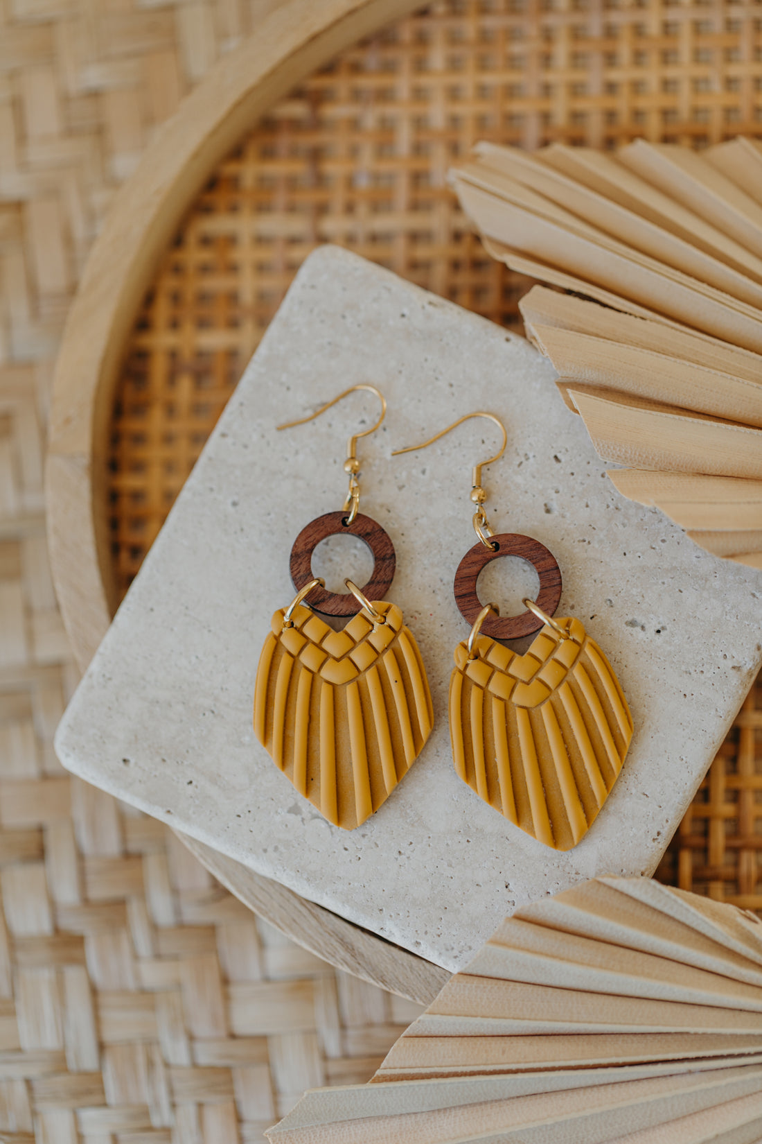 SIENNA - große senfgelbe Statement Ohrringe