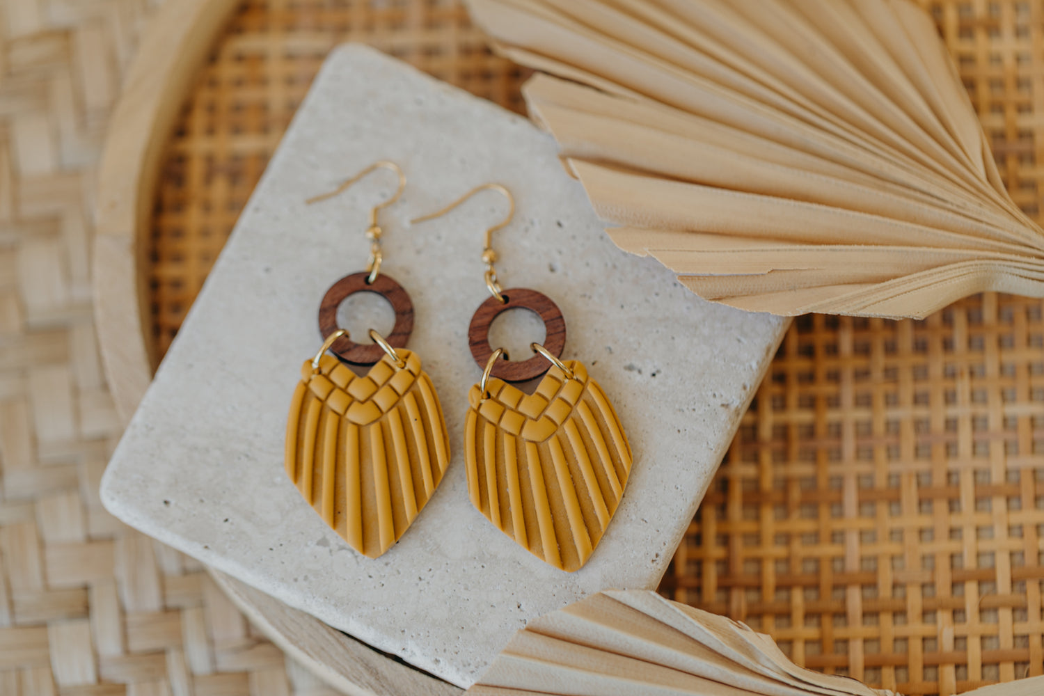 SIENNA - große senfgelbe Statement Ohrringe