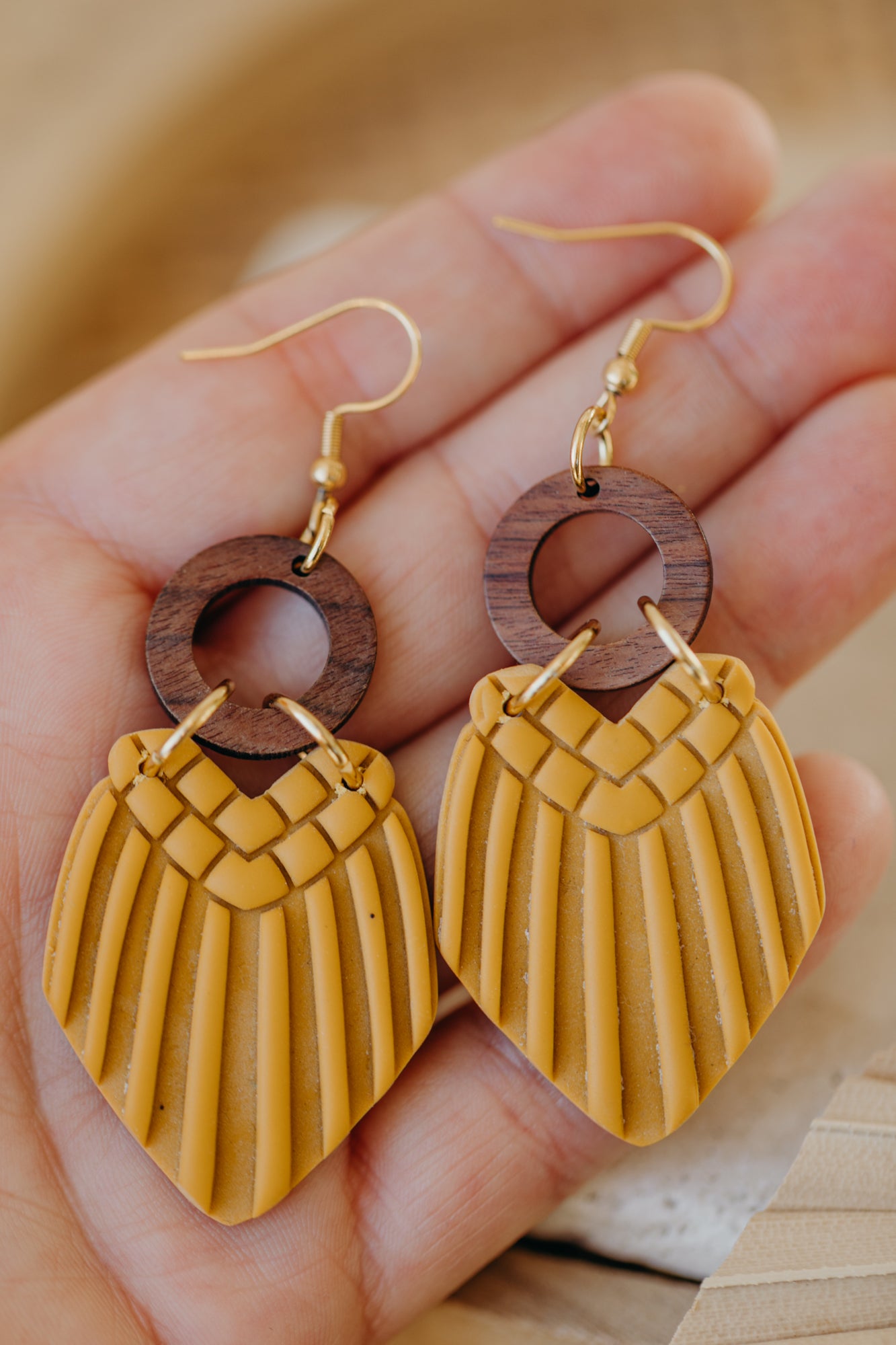 SIENNA - große senfgelbe Statement Ohrringe