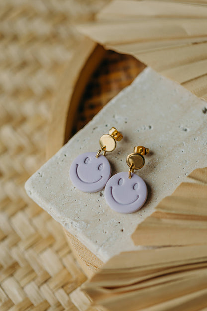 SMILEY Ohrringe aus Polymer Ton helles Pastell Lila