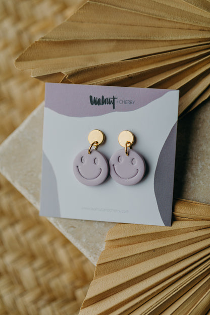 SMILEY Ohrringe aus Polymer Ton helles Pastell Lila