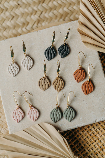 SUSAN - Curved vanilla-colored polymer clay earrings