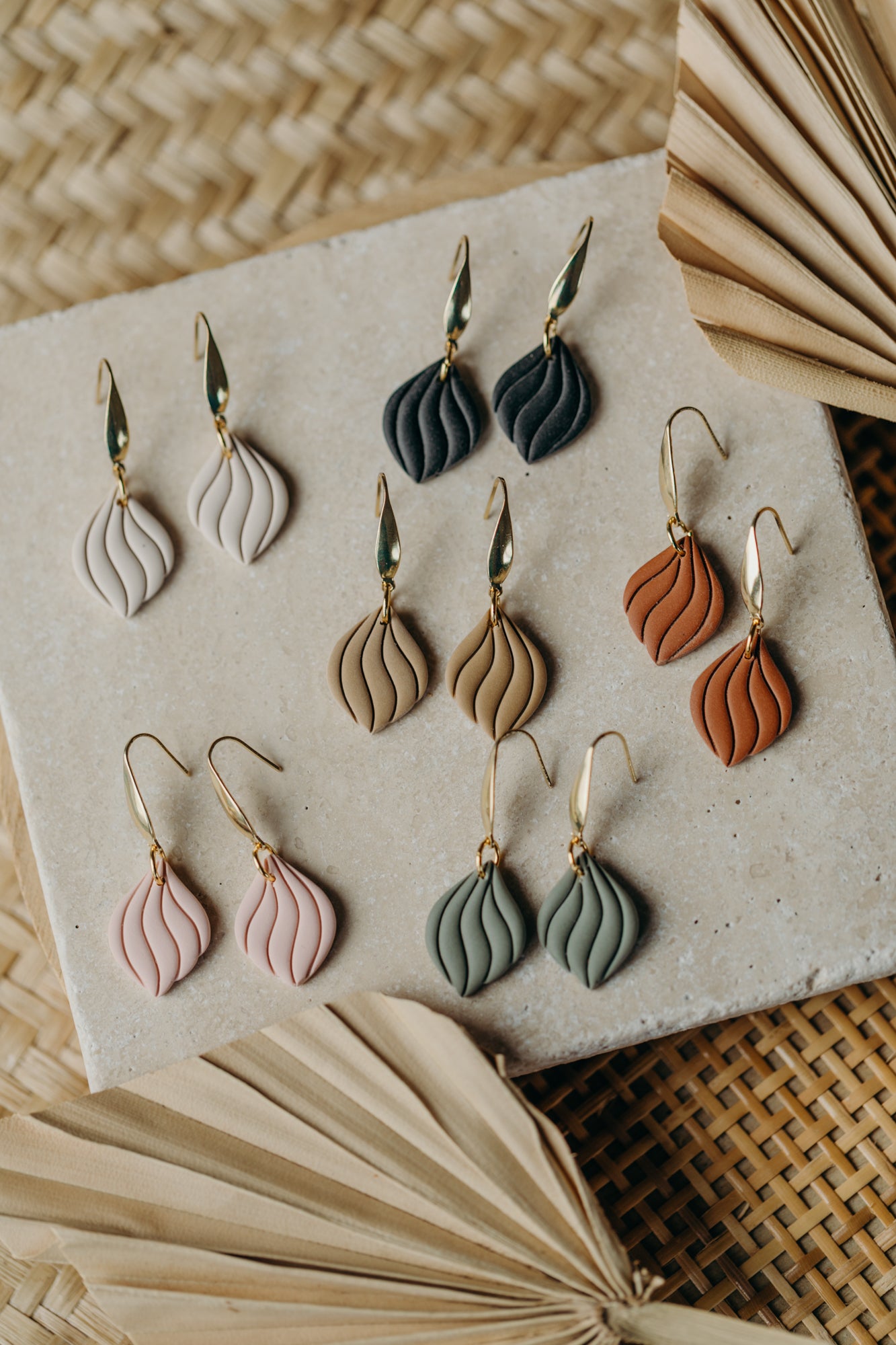 SUSAN - Curved sand-colored polymer clay earrings