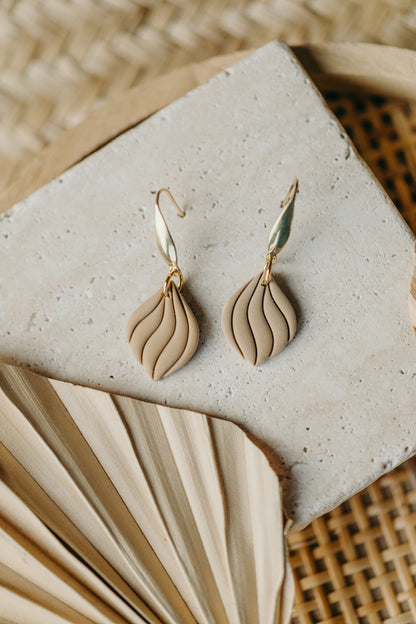 SUSAN - Curved sand-colored polymer clay earrings