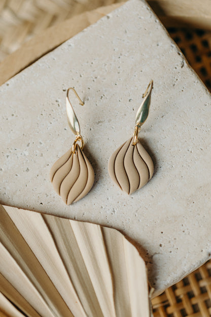 SUSAN - Curved sand-colored polymer clay earrings