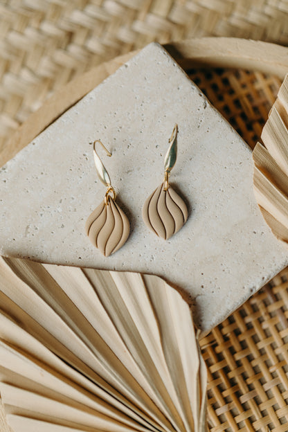 SUSAN - Curved sand-colored polymer clay earrings