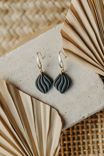 SUSAN - Curved Black Polymer Clay Earrings