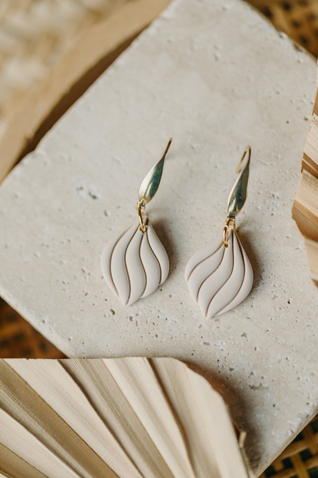 SUSAN - Curved vanilla-colored polymer clay earrings