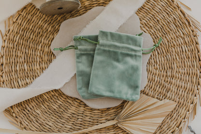 mint farbener Schmuckbeutel aus Samt