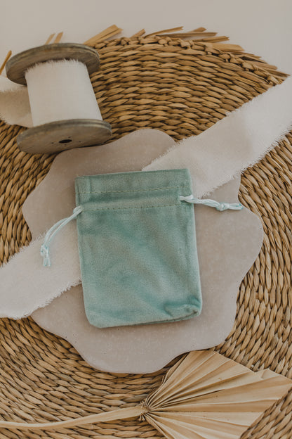 mint farbener Schmuckbeutel aus Samt