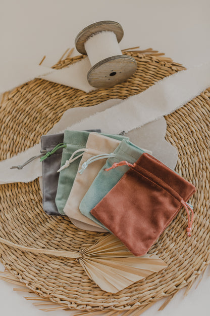 beiger Schmuckbeutel aus Samt