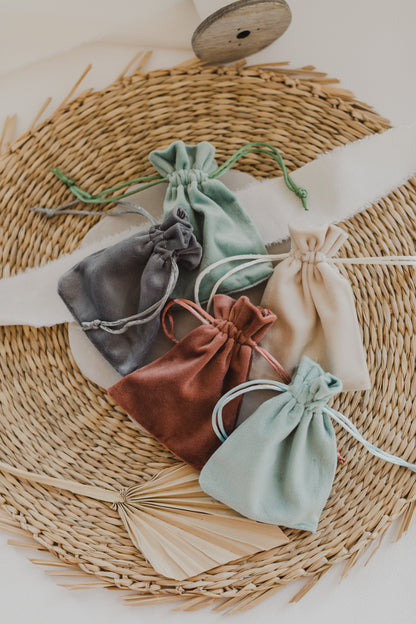 beiger Schmuckbeutel aus Samt