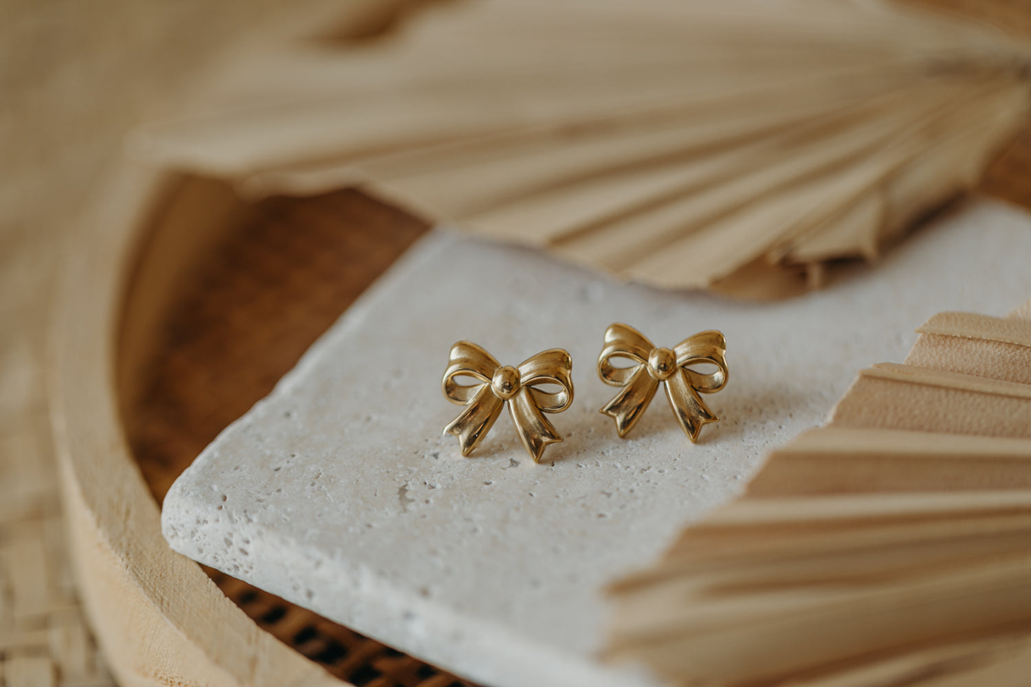 goldene Schleifen Ohrstecker aus Edelstahl