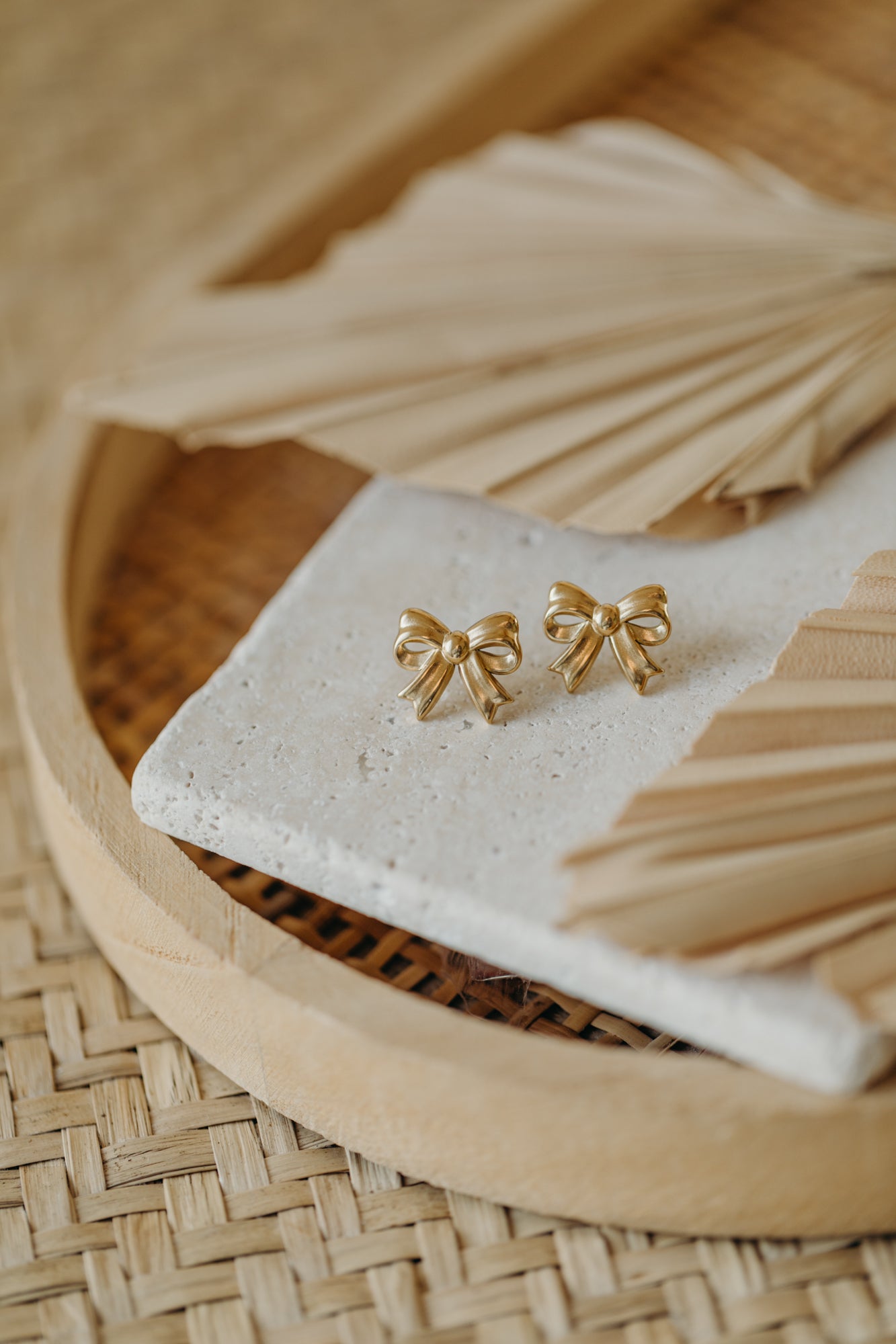 goldene Schleifen Ohrstecker aus Edelstahl