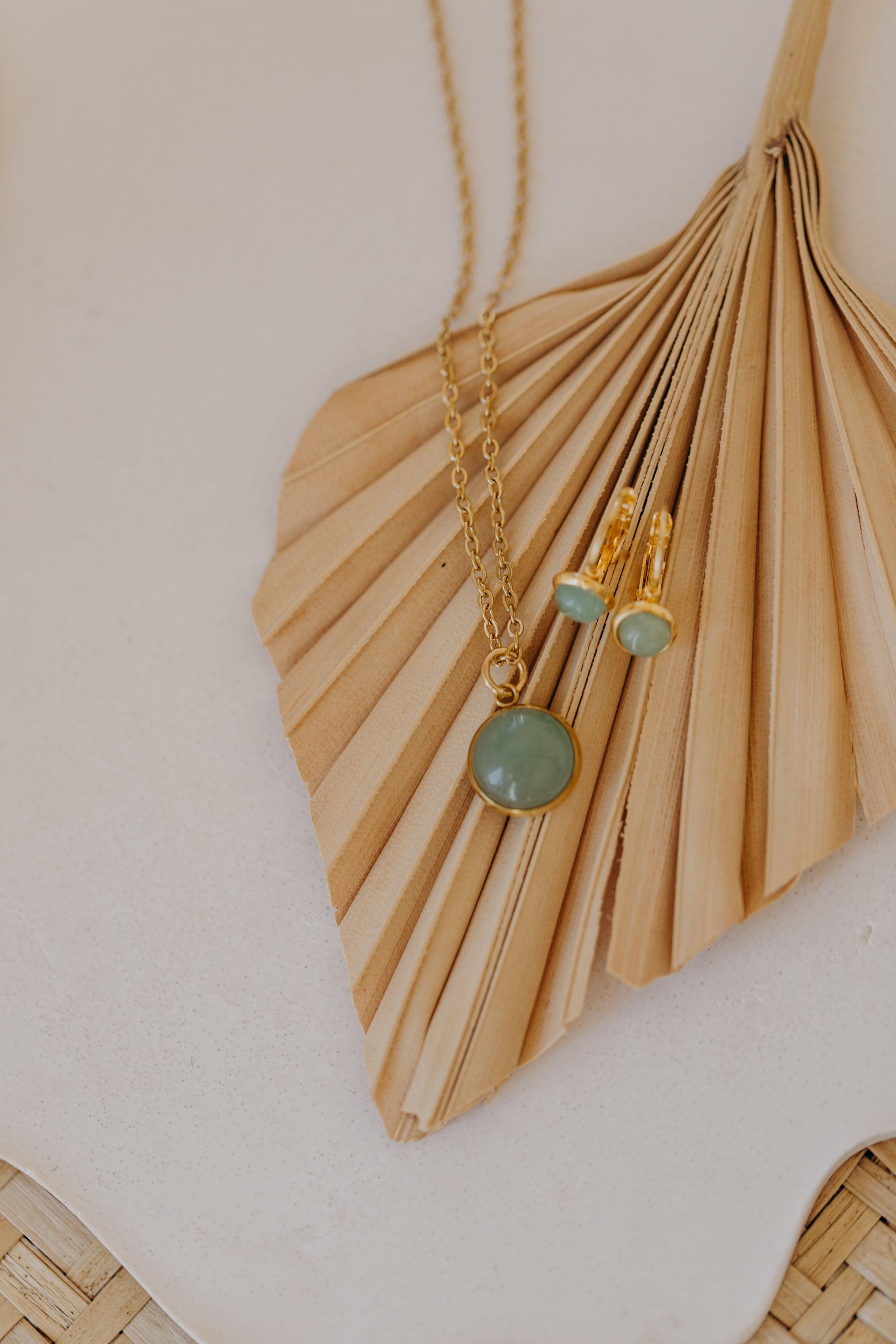 Schmuckset grüner Aventurin gold: 6 mm Ohrhänger &amp; 12 mm Halskette