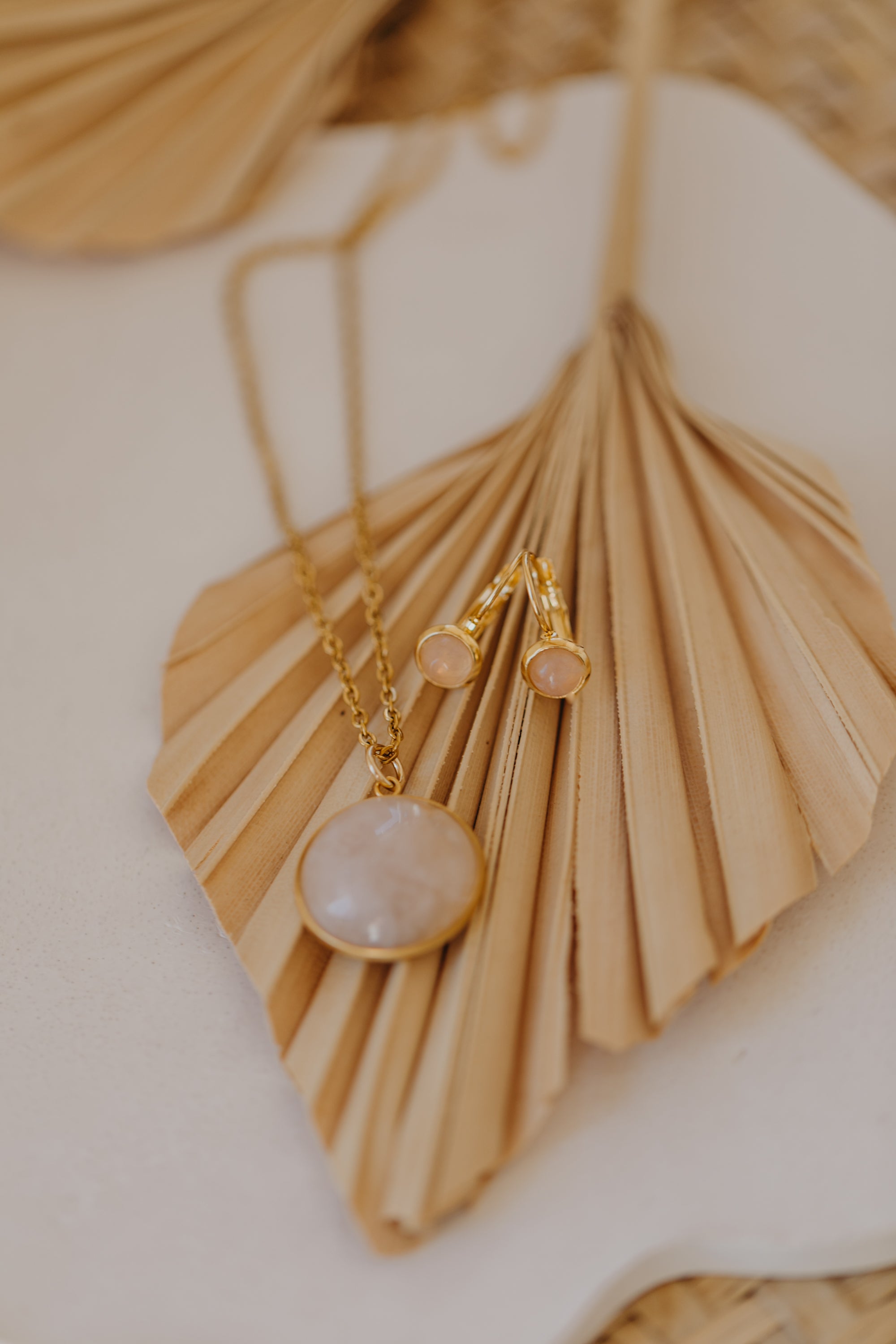 Schmuckset rosa Rosenquarz gold: 6 mm Ohrhänger &amp; 20 mm Halskette