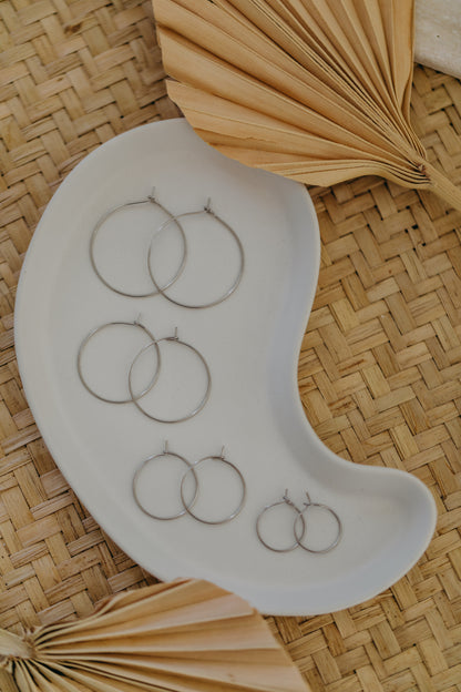 Silberne Creolen aus Edelstahl in verschiedenen Größen (2 Stück)