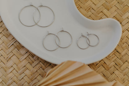 Silberne Creolen aus Edelstahl in verschiedenen Größen (2 Stück)