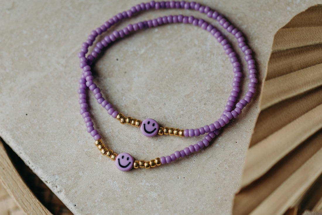 Lila Smiley Armband