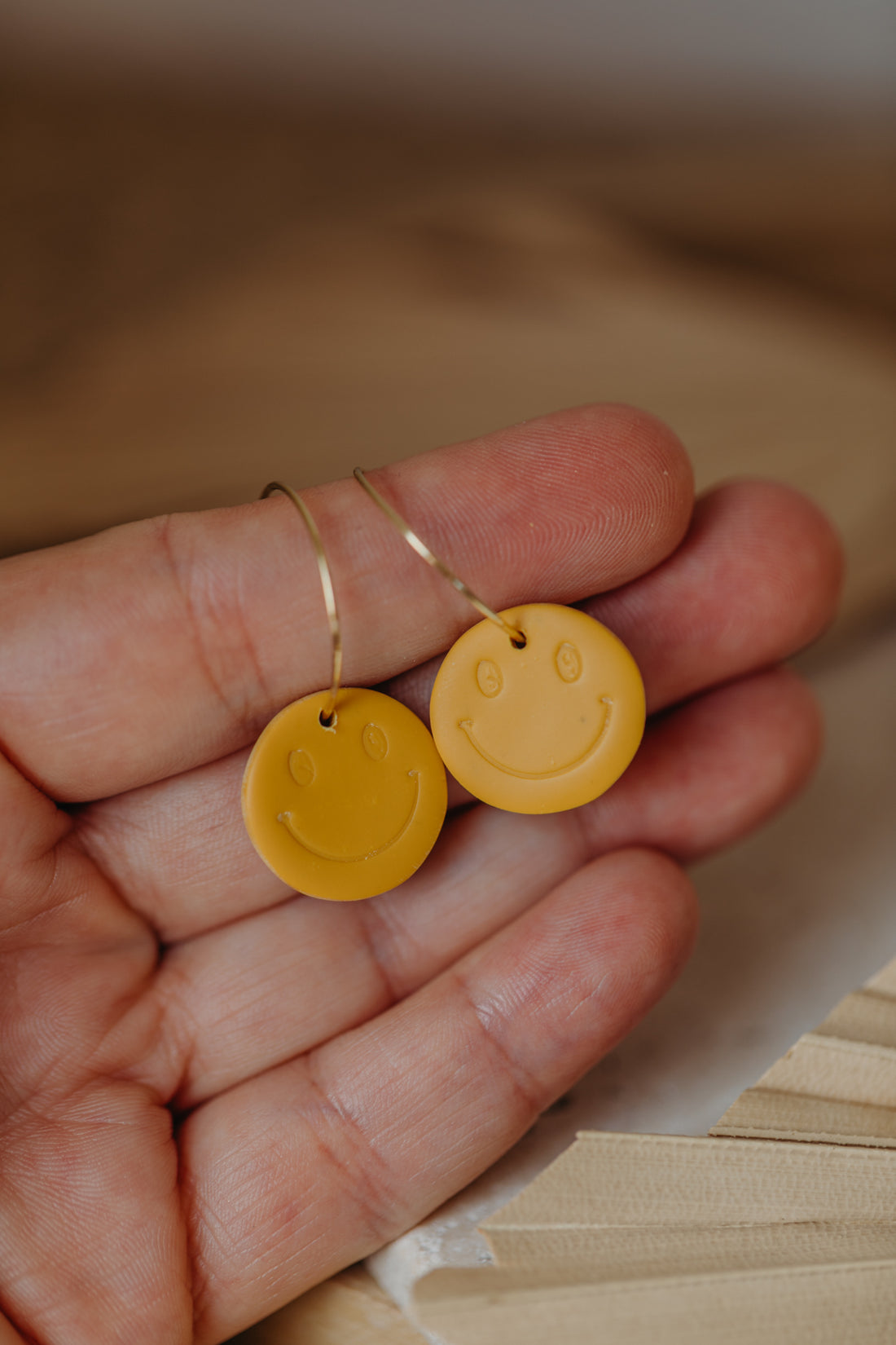 gelbe Smiley Creolen aus Polymer Ton