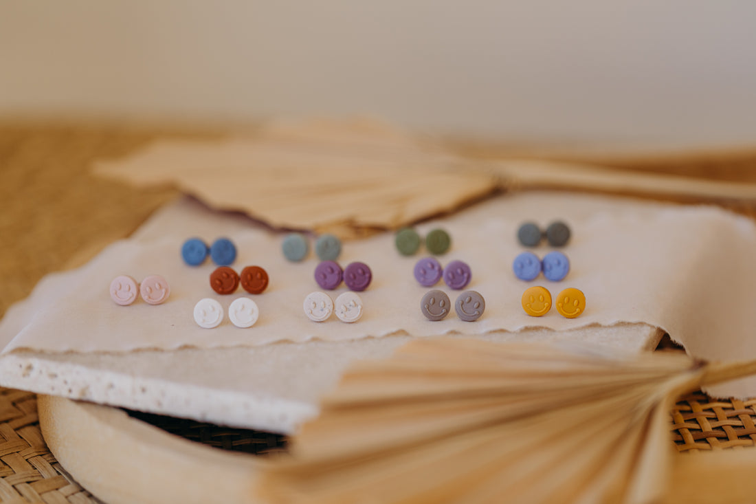 SMILEY - kleine bunte Ohrstecker aus Polymer Ton