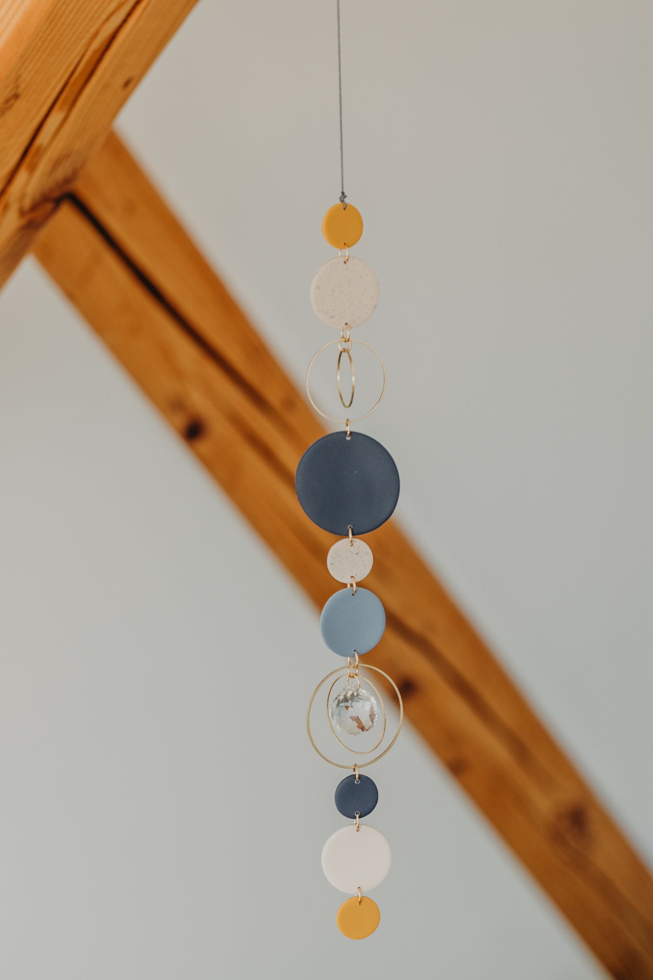 Sonnenfänger 001 mit Punkten in Kalk, Senfgelb, Blau und Dunkelblau
