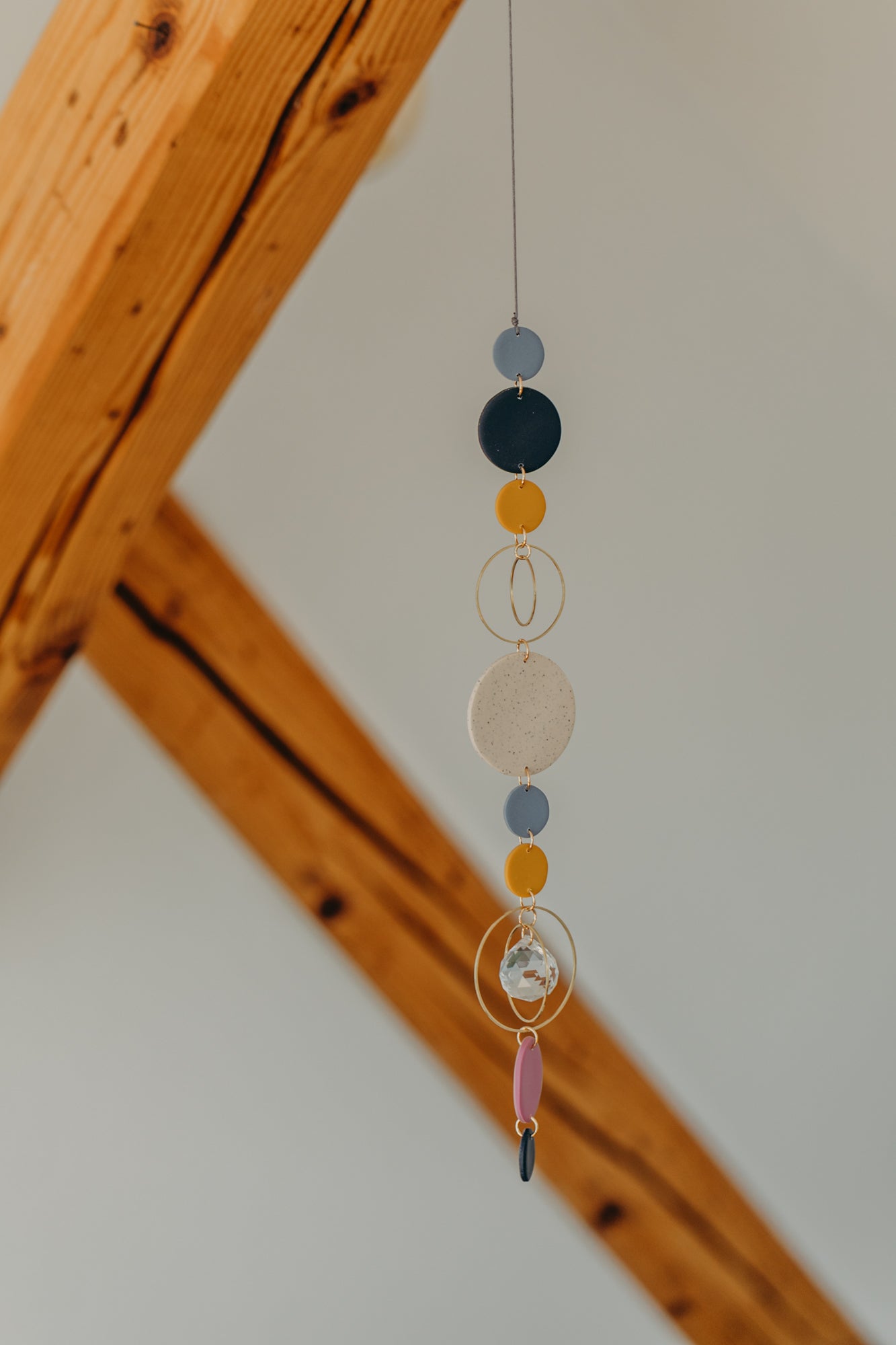 Sonnenfänger 002 mit Punkten in Kalk, Senfgelb, Fuchsia, Blau und Dunkelblau