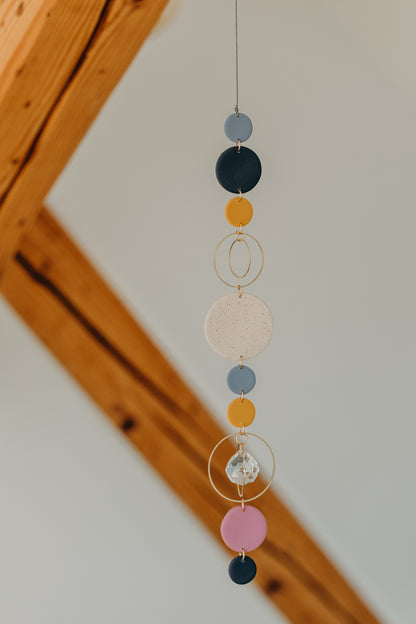 Sonnenfänger 002 mit Punkten in Kalk, Senfgelb, Fuchsia, Blau und Dunkelblau