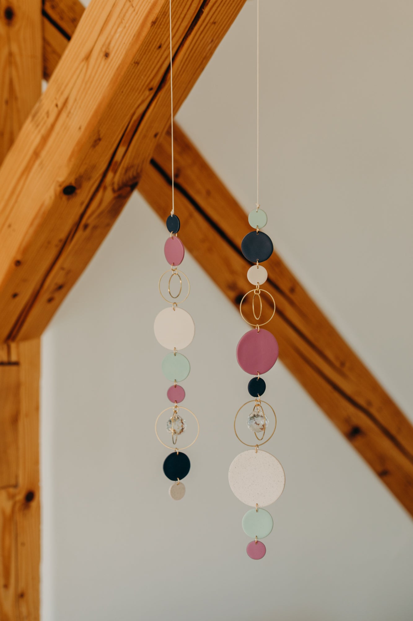 Sonnenfänger 003 mit Punkten in Vanille, Fuchsia, Mint und Dunkelblau
