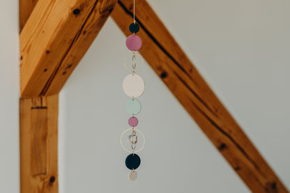 Sonnenfänger 003 mit Punkten in Vanille, Fuchsia, Mint und Dunkelblau