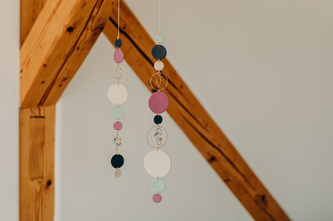 Sonnenfänger 004 mit Punkten in Vanille, Fuchsia, Mint und Dunkelblau