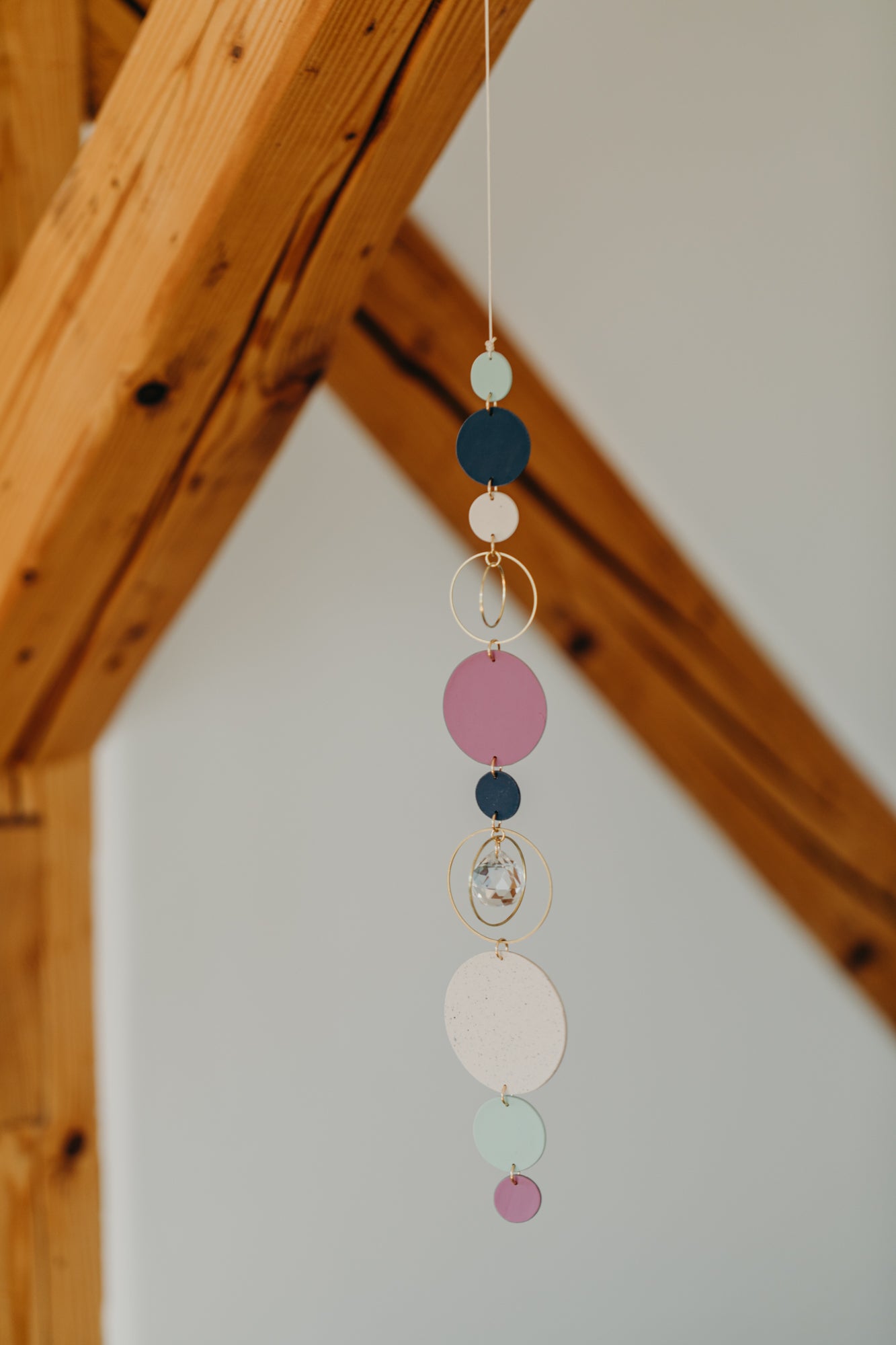 Sonnenfänger 004 mit Punkten in Vanille, Fuchsia, Mint und Dunkelblau