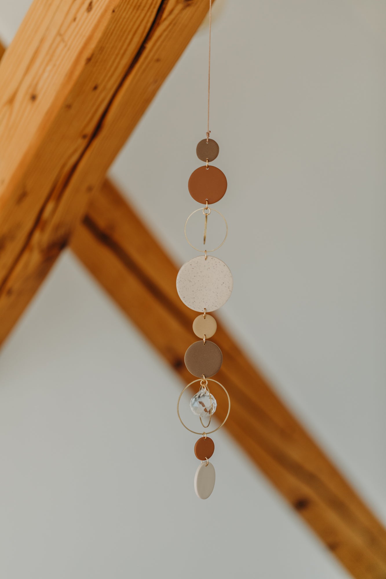 Sonnenfänger 010 mit Punkten in Vanille, Sand und Brauntönen