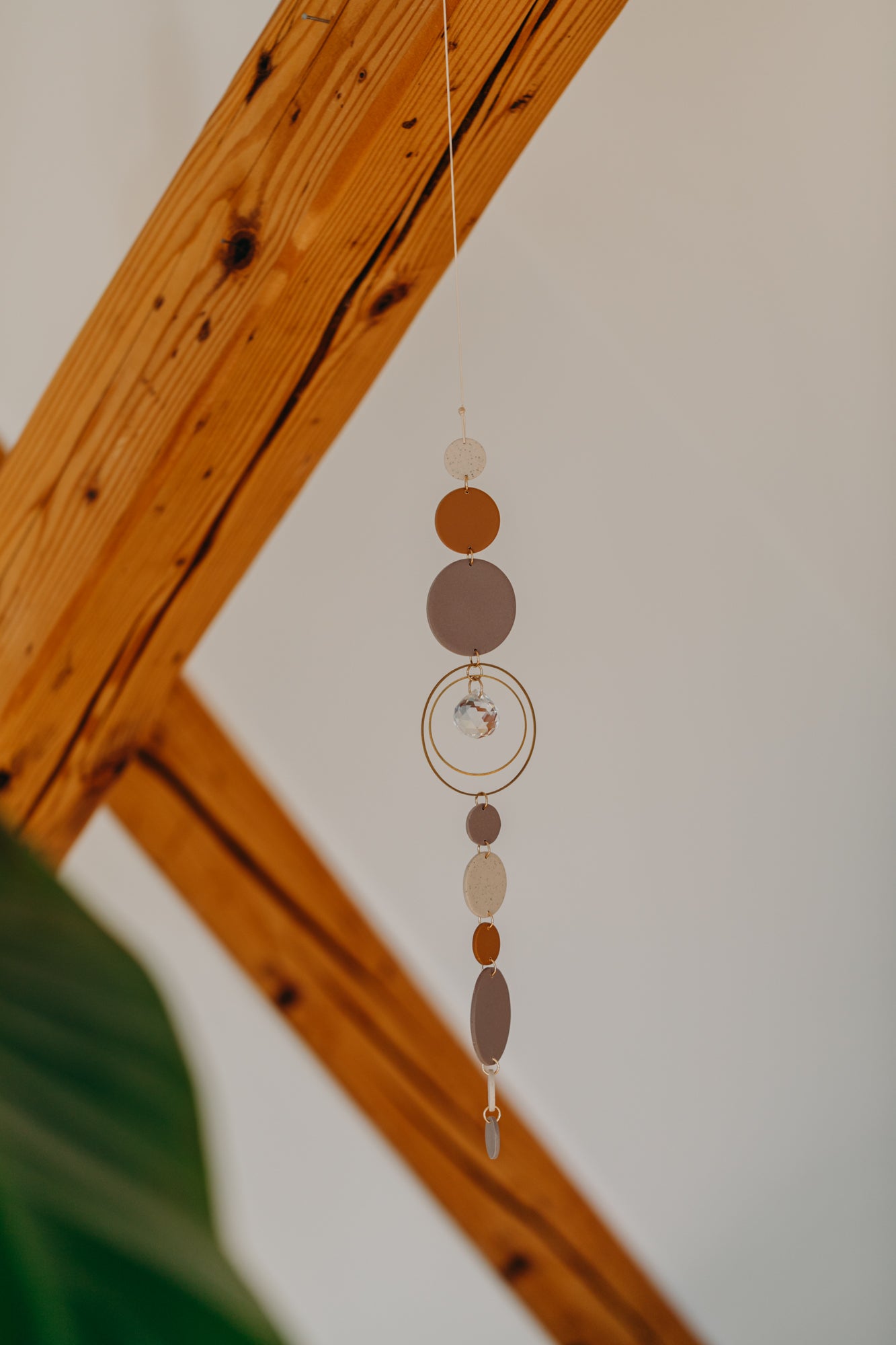 Sonnenfänger 011 mit Punkten in Kalk, Cognac und Lila-Grau