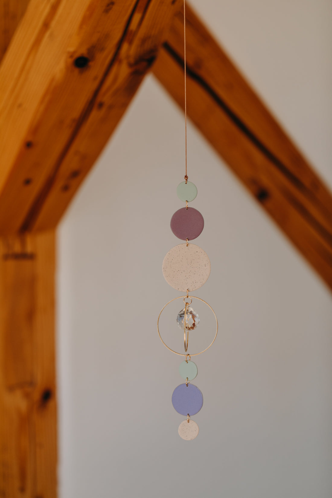 Sonnenfänger 014 mit Punkten in Mint, Lila, Kalk und Hortensienblau