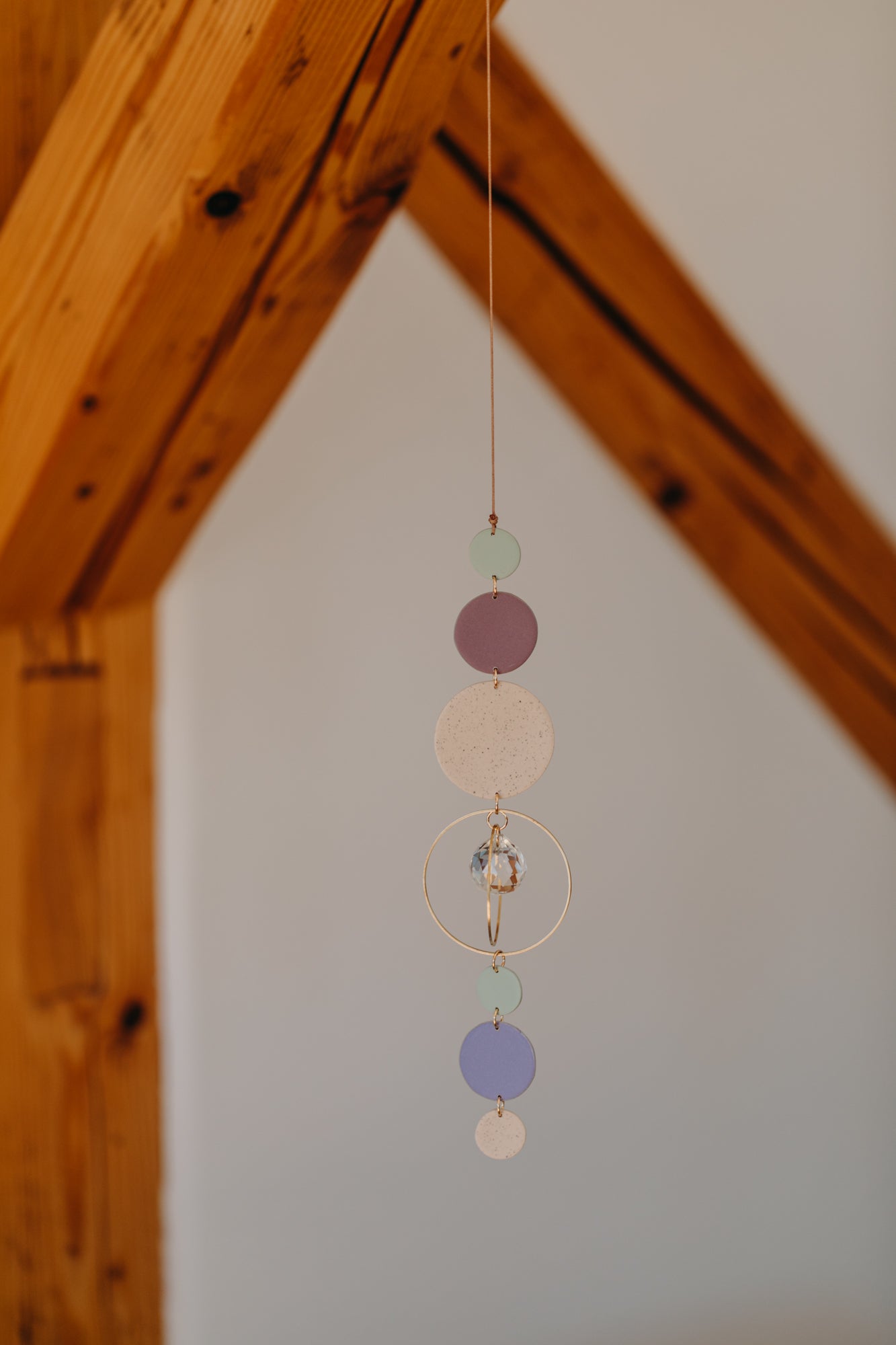 Sonnenfänger 014 mit Punkten in Mint, Lila, Kalk und Hortensienblau