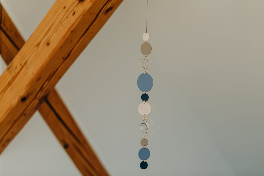 Sonnenfänger 006 mit Punkten in Vanille, Kieselstein und Blautönen