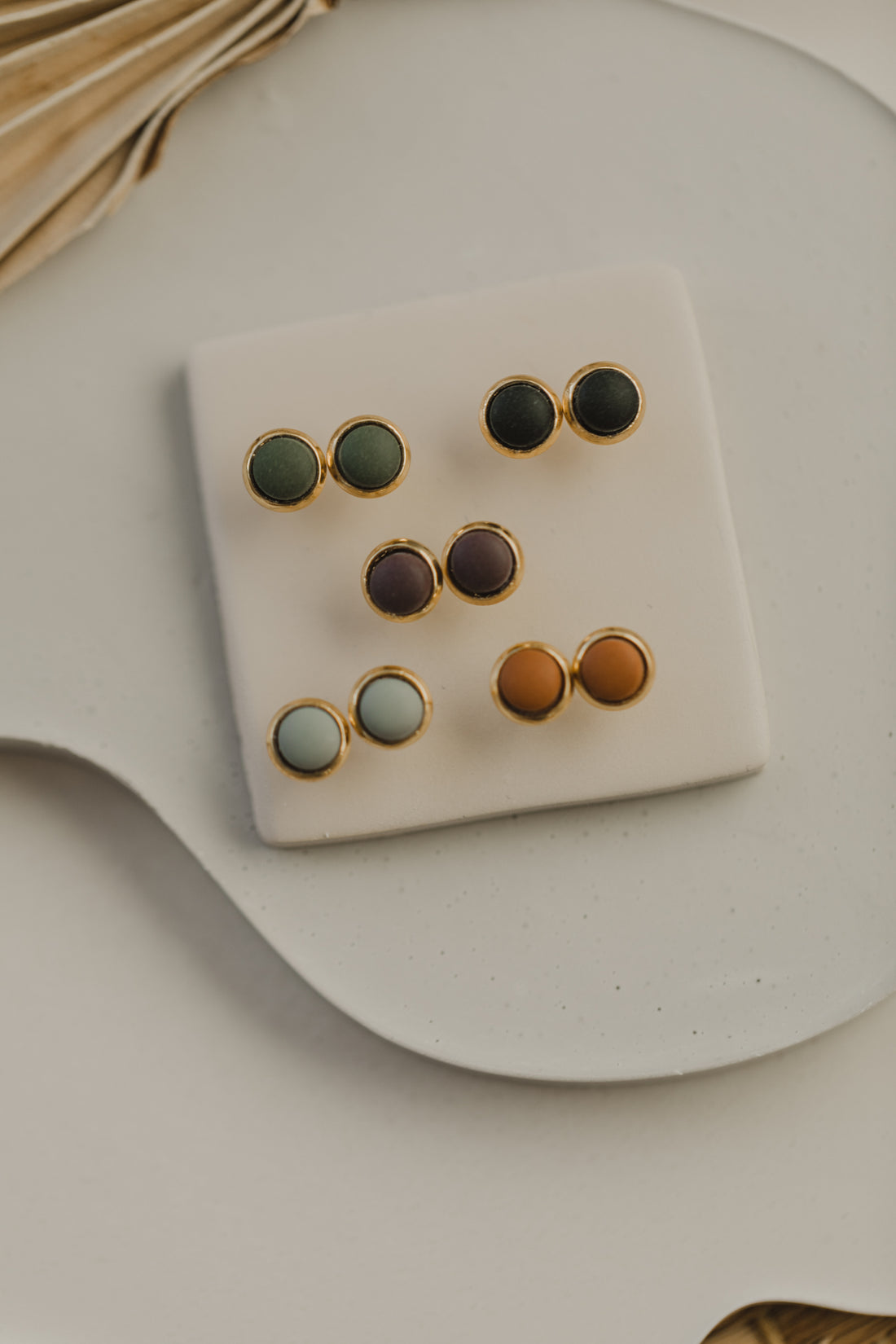 STELLA - small round colorful earrings gold-colored