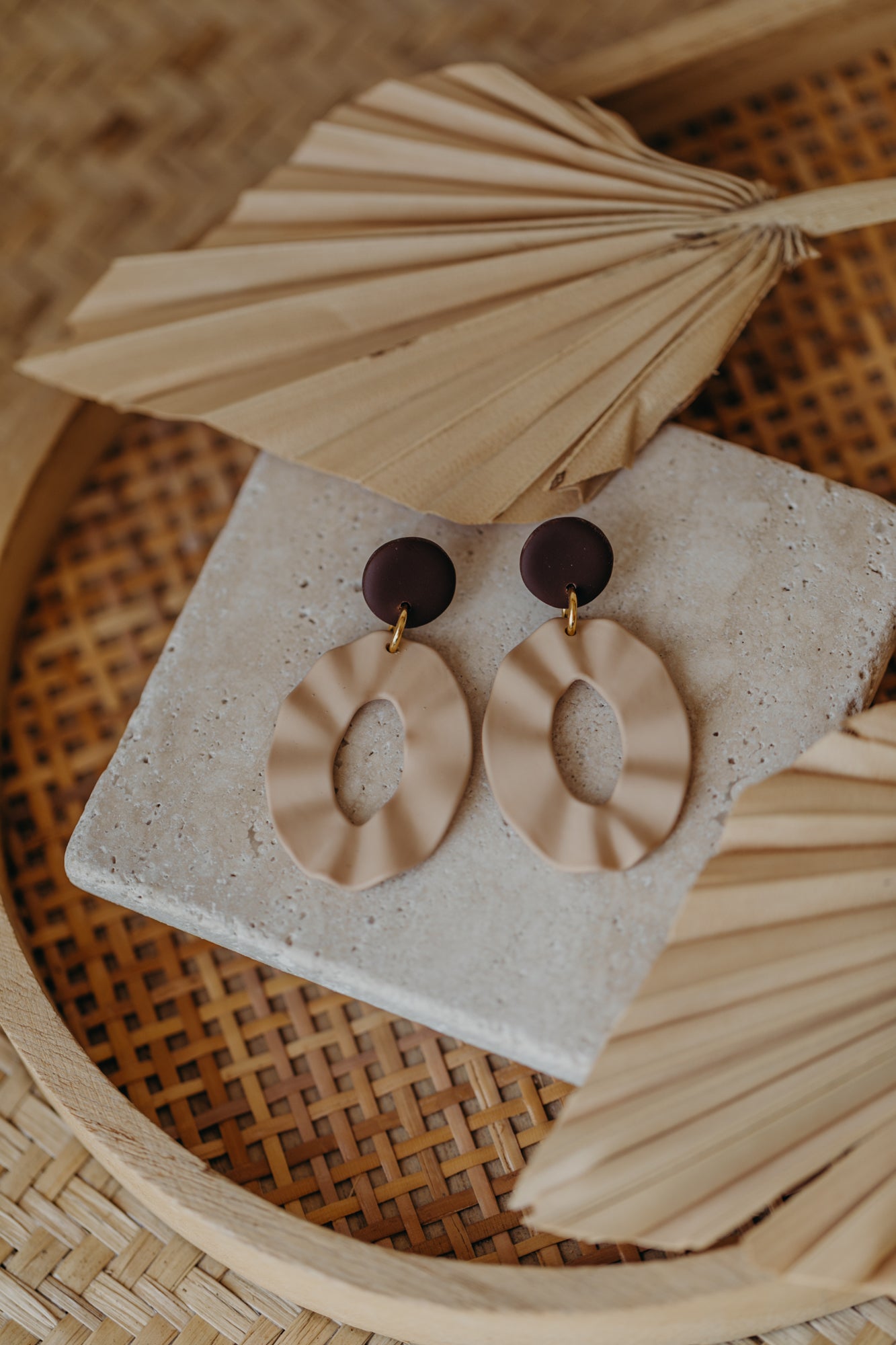 TABEA - große ovale Polymer Ton Ohrringe in Beige/Braun