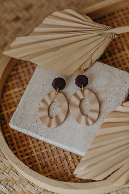 TABEA - große ovale Polymer Ton Ohrringe in Beige/Braun