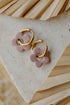 TARI - Creolen mit Blumenanhänger in rosa
