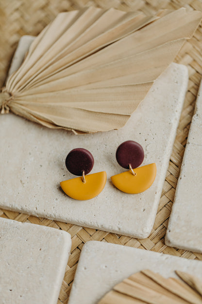 TAMARA - zweifarbige Polymer Ton Ohrringe in Merlot und Senfgelb