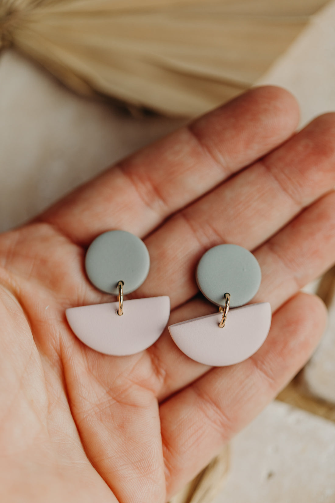 TAMARA - zweifarbige Polymer Ton Ohrringe in Mint und Helles Rosa