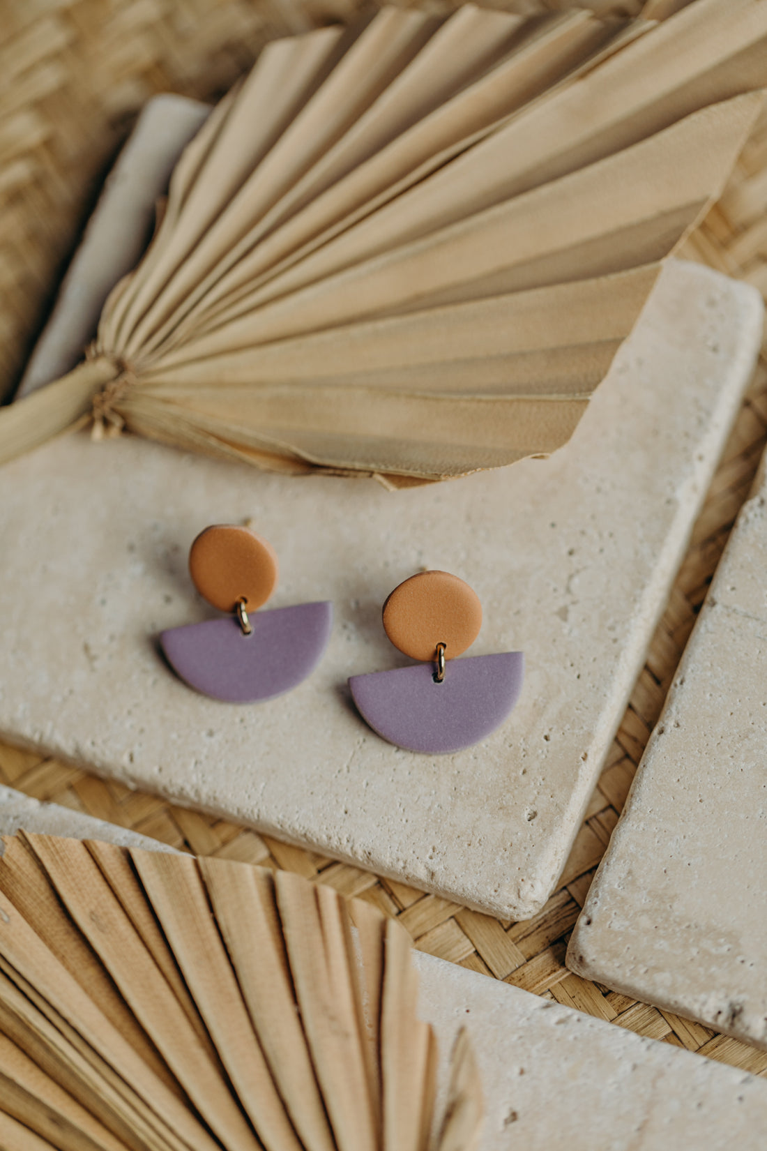 TAMARA - zweifarbige Polymer Ton Ohrringe in Softe Mandarine und Helles Lila