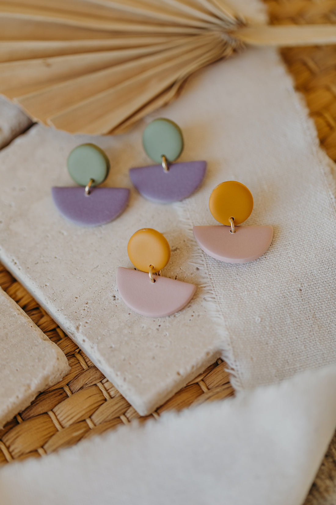 TAMARA - zweifarbige Polymer Ton Ohrringe in Senfgelb und hellem Rosa