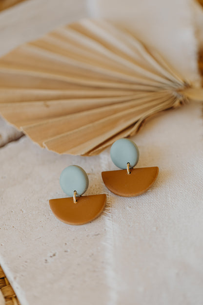 TAMARA - zweifarbige Polymer Ton Ohrringe in Mint und Cognac