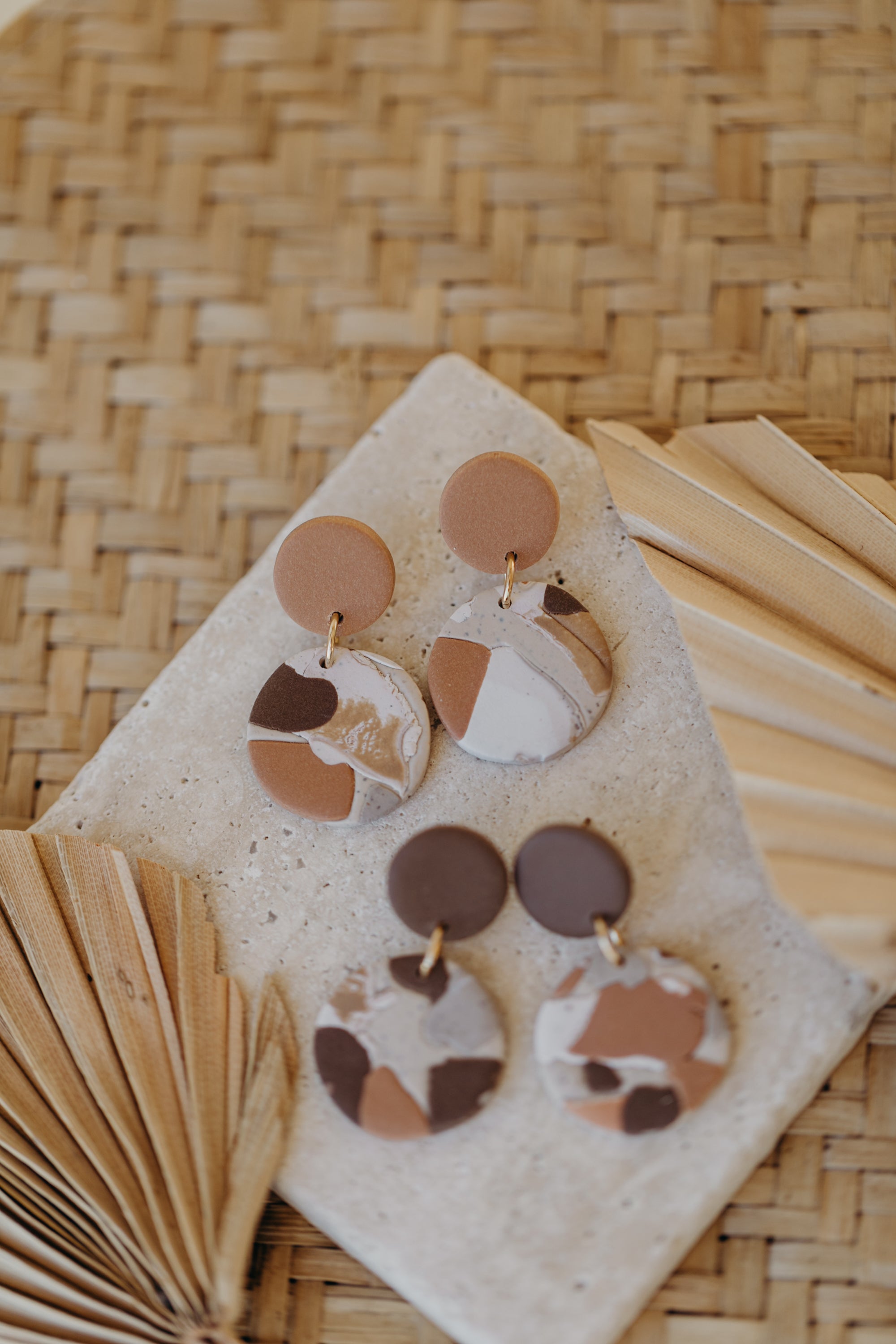 braune runde Terrazzo Ohrringe aus Polymer Ton