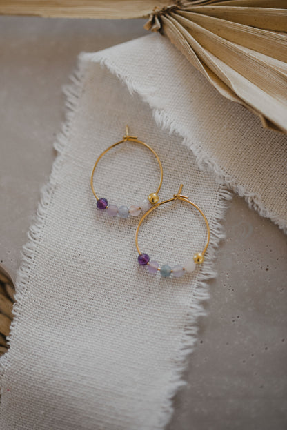 filigrane Creole aus Titan mit Fluorit Edelstein Perlen