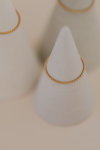 filigraner gedrehter Ring aus Titan