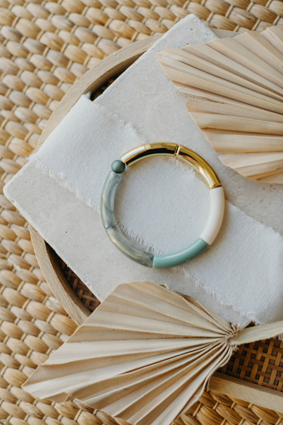 Pearl bracelet with tube pearls in gold, cream and mint